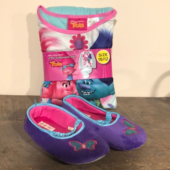Dream Works Trolls flannel 2 piece pajama set slippers & 2 plush Trolls dolls - Picture 2 of 16